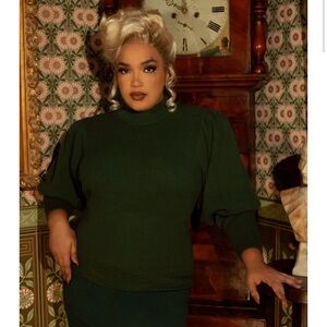 La Femme en Noir Victorian Cycling Sweater in Clover